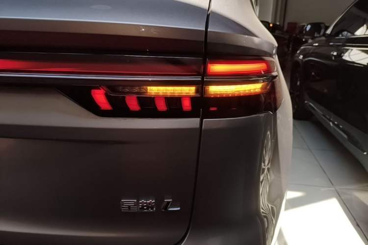 Used Geely Auto Monjaro L 2021 2.0TD DCT EVO Two-Wheel-Drive Flagship Version Right Rear Taillight