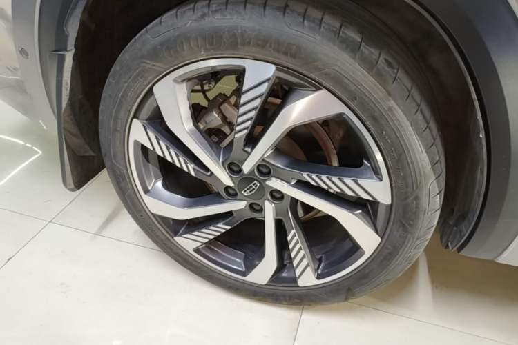 Used Geely Auto Monjaro L 2021 2.0TD DCT EVO Two-Wheel Drive Smart Luxury Version Right Rear Wheel Hub