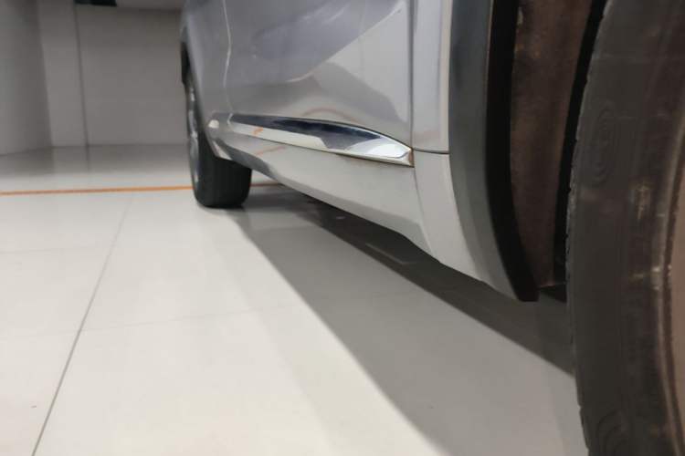 Used Geely Auto Monjaro L 2021 2.0TD DCT EVO Two-Wheel Drive Prestige Version Right Side Sill