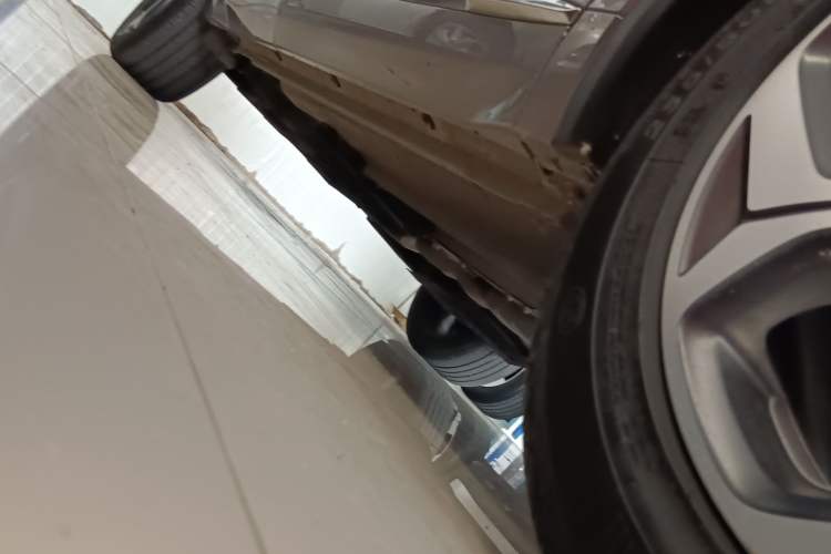 Used Geely Auto Monjaro L 2021 2.0TD High-Power Automatic All-Wheel Drive Luxury Version Right Side Sill