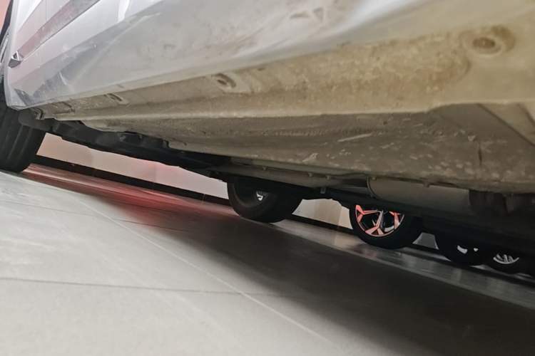 Used Geely Auto Monjaro L 2021 2.0TD DCT EVO Two-Wheel Drive Smart Luxury Version Right Side Sill