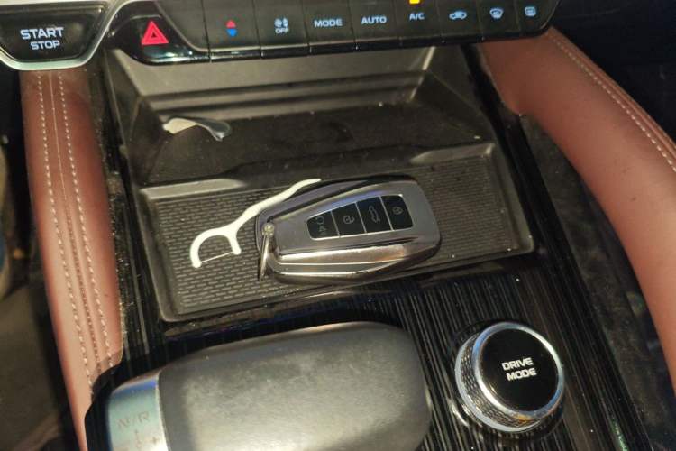 Used Geely Auto Monjaro L 2021 2.0TD DCT EVO Two-Wheel Drive Smart Luxury Version Vehicle Key
