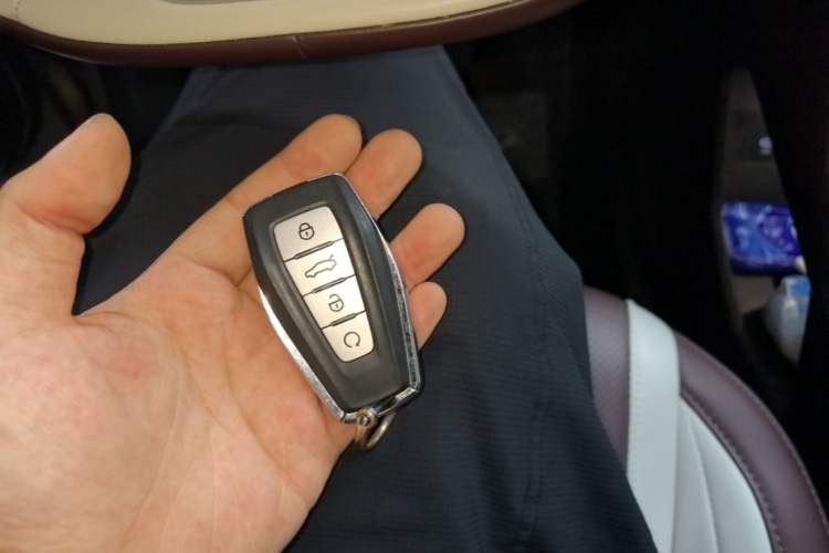Used Geely Auto Monjaro L 2021 2.0TD DCT EVO Two-Wheel Drive Smart Luxury Version Vehicle Key