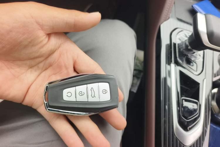 Used Geely Auto Monjaro L 2021 2.0TD DCT EVO Two-Wheel Drive Smart Luxury Version Vehicle Key
