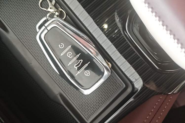 Used Geely Auto Monjaro L 2021 2.0TD DCT EVO Two-Wheel Drive Smart Luxury Version Vehicle Key