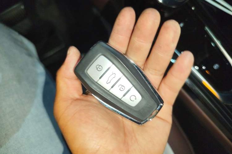 Used Geely Auto Monjaro L 2021 2.0TD DCT EVO Two-Wheel Drive Smart Luxury Version Vehicle Key