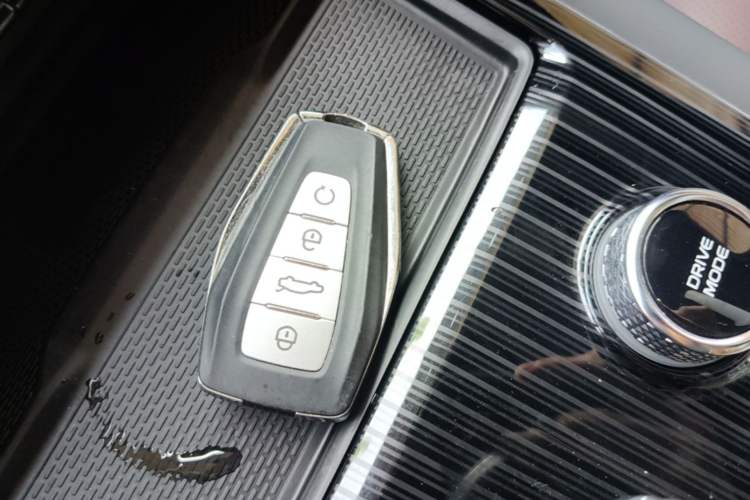 Used Geely Auto Monjaro L 2021 2.0TD DCT EVO Two-Wheel Drive Smart Luxury Version Vehicle Key