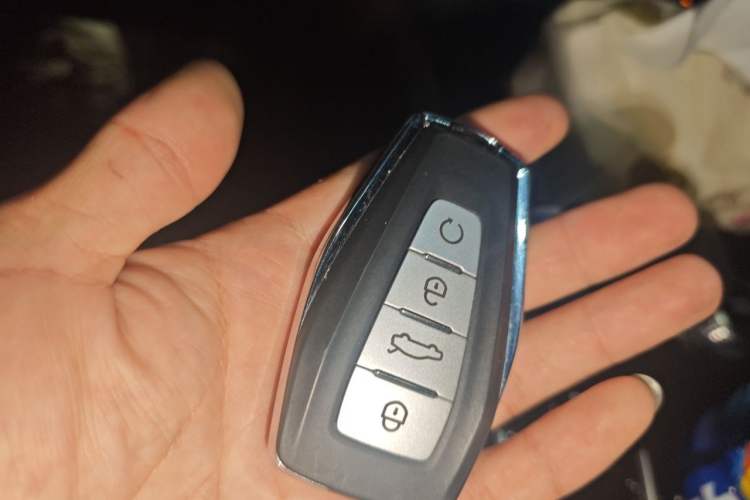 Used Geely Auto Monjaro L 2021 2.0TD DCT EVO Two-Wheel Drive Smart Luxury Version Vehicle Key