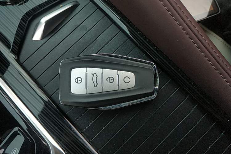 Used Geely Auto Monjaro L 2021 2.0TD DCT EVO Two-Wheel Drive Smart Luxury Version Vehicle Key