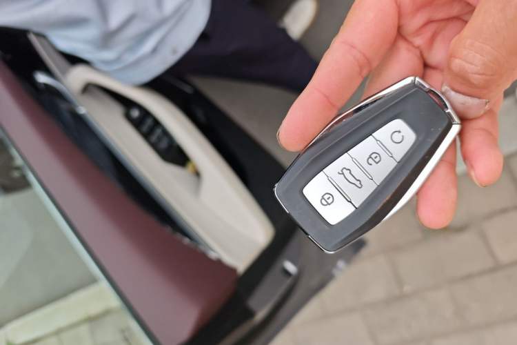 Used Geely Auto Monjaro L 2021 2.0TD DCT EVO Two-Wheel Drive Smart Luxury Version Vehicle Key