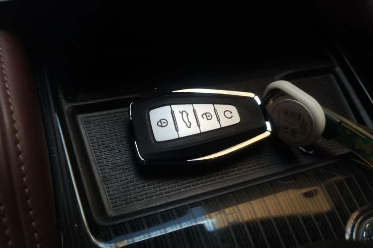 Used Geely Auto Monjaro L 2021 2.0TD DCT EVO Two-Wheel Drive Smart Luxury Version Vehicle Key