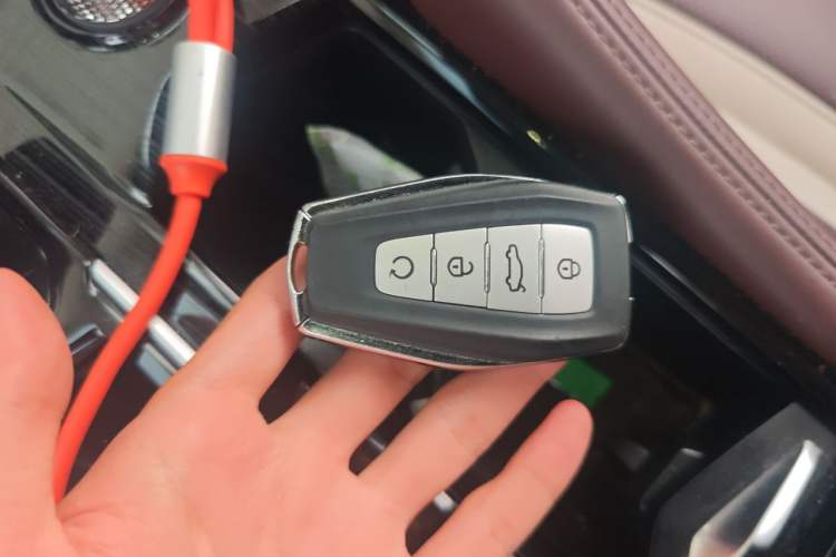 Used Geely Auto Monjaro L 2021 2.0TD DCT EVO Two-Wheel Drive Smart Luxury Version Vehicle Key