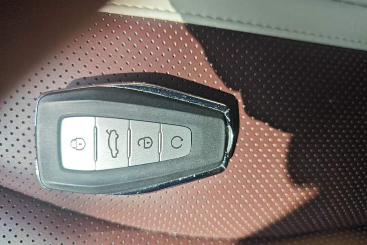 Used Geely Auto Monjaro L 2021 2.0TD DCT EVO Two-Wheel Drive Prestige Version Vehicle Key