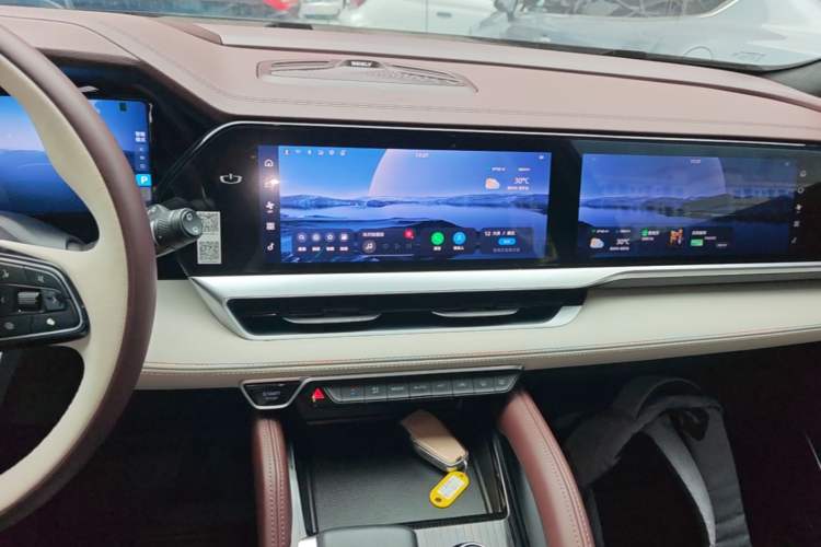 Used Geely Auto Monjaro L 2021 2.0TD DCT EVO Two-Wheel Drive Prestige Version Audio And AC Panel