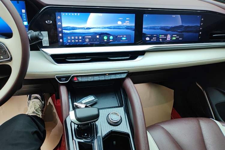 Used Geely Auto Monjaro L 2021 2.0TD DCT EVO Two-Wheel Drive Prestige Version Audio And AC Panel