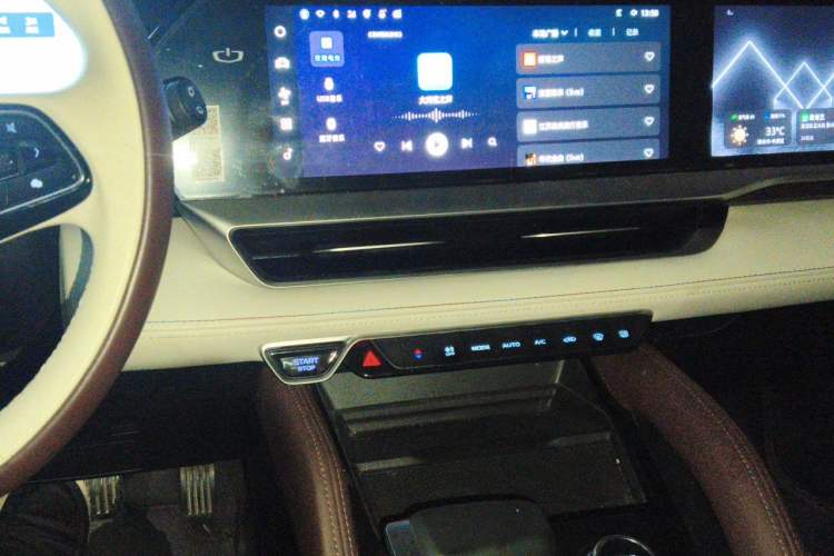 Used Geely Auto Monjaro L 2021 2.0TD DCT EVO Two-Wheel Drive Smart Luxury Version Audio And AC Panel