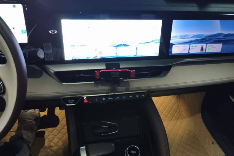 Used Geely Auto Monjaro L 2021 2.0TD DCT EVO Two-Wheel Drive Smart Luxury Version Audio And AC Panel