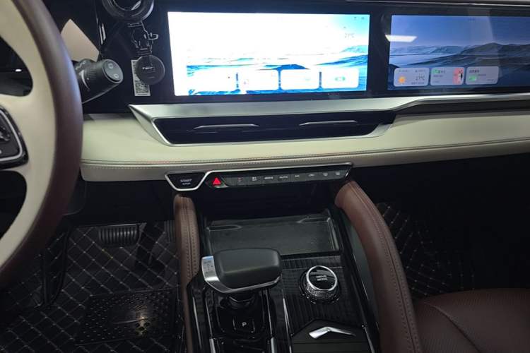 Used Geely Auto Monjaro L 2021 2.0TD DCT EVO Two-Wheel Drive Smart Luxury Version Audio And AC Panel