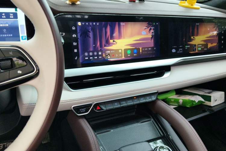 Used Geely Auto Monjaro L 2021 2.0TD DCT EVO Two-Wheel Drive Smart Luxury Version Audio And AC Panel