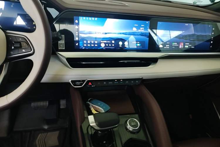 Used Geely Auto Monjaro L 2021 2.0TD High-Power Automatic All-Wheel Drive Luxury Version Audio And AC Panel