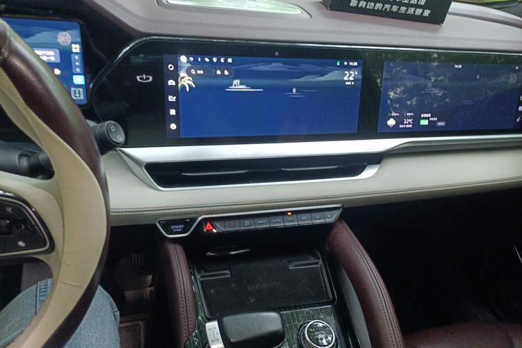Used Geely Auto Monjaro L 2021 2.0TD DCT EVO Two-Wheel Drive Smart Luxury Version Audio And AC Panel
