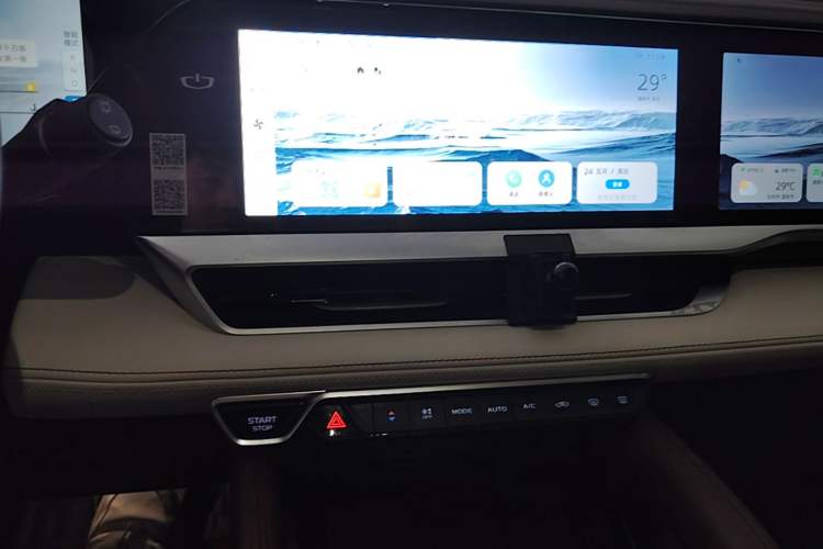 Used Geely Auto Monjaro L 2021 2.0TD DCT EVO Two-Wheel Drive Prestige Version Audio And AC Panel