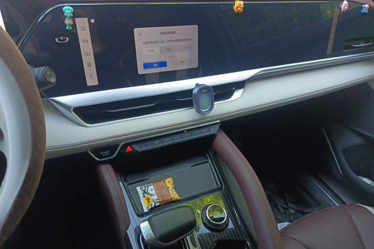 Used Geely Auto Monjaro L 2021 2.0TD DCT EVO Two-Wheel Drive Smart Luxury Version Audio And AC Panel