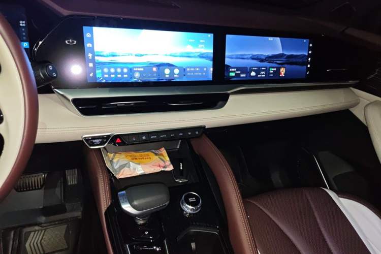Used Geely Auto Monjaro L 2021 2.0TD DCT EVO Two-Wheel Drive Prestige Version Audio And AC Panel