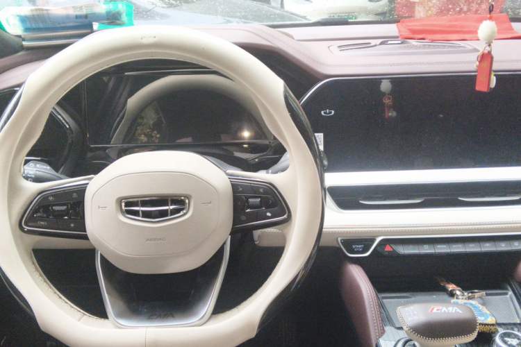 Used Geely Auto Monjaro L 2021 2.0TD DCT EVO Two-Wheel Drive Smart Luxury Version Center Console