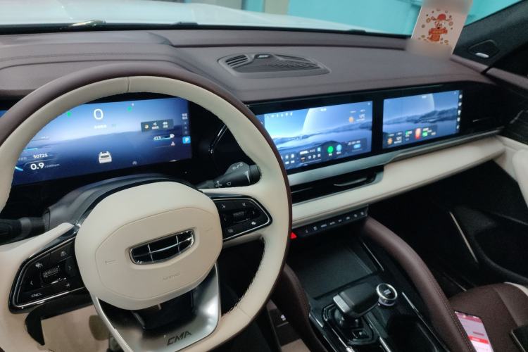 Used Geely Auto Monjaro L 2021 2.0TD High-Power Automatic All-Wheel Drive Luxury Version Center Console