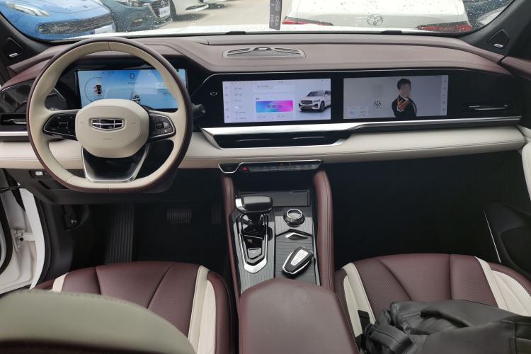 Used Geely Auto Monjaro L 2021 2.0TD DCT EVO Two-Wheel Drive Smart Luxury Version Center Console