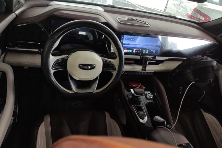 Used Geely Auto Monjaro L 2021 2.0TD DCT EVO Two-Wheel Drive Prestige Version Center Console