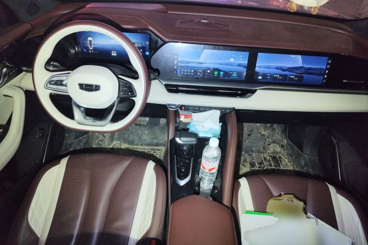 Used Geely Auto Monjaro L 2021 2.0TD DCT EVO Two-Wheel Drive Prestige Version Center Console