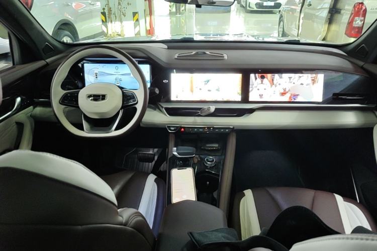 Used Geely Auto Monjaro L 2021 2.0TD DCT EVO Two-Wheel Drive Prestige Version Center Console