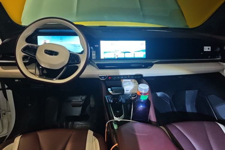 Used Geely Auto Monjaro L 2021 2.0TD DCT EVO Two-Wheel Drive Prestige Version Center Console