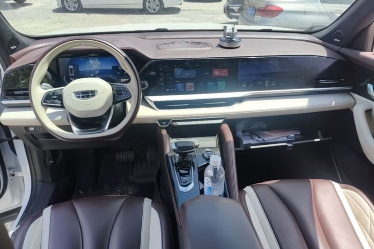 Used Geely Auto Monjaro L 2021 2.0TD DCT EVO Two-Wheel Drive Smart Luxury Version Center Console