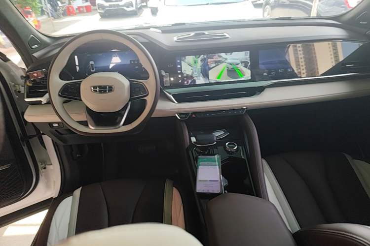 Used Geely Auto Monjaro L 2021 2.0TD High-Power Automatic All-Wheel-Drive Flagship Version Center Console