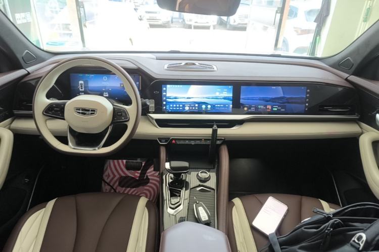 Used Geely Auto Monjaro L 2021 2.0TD DCT EVO Two-Wheel Drive Prestige Version Center Console