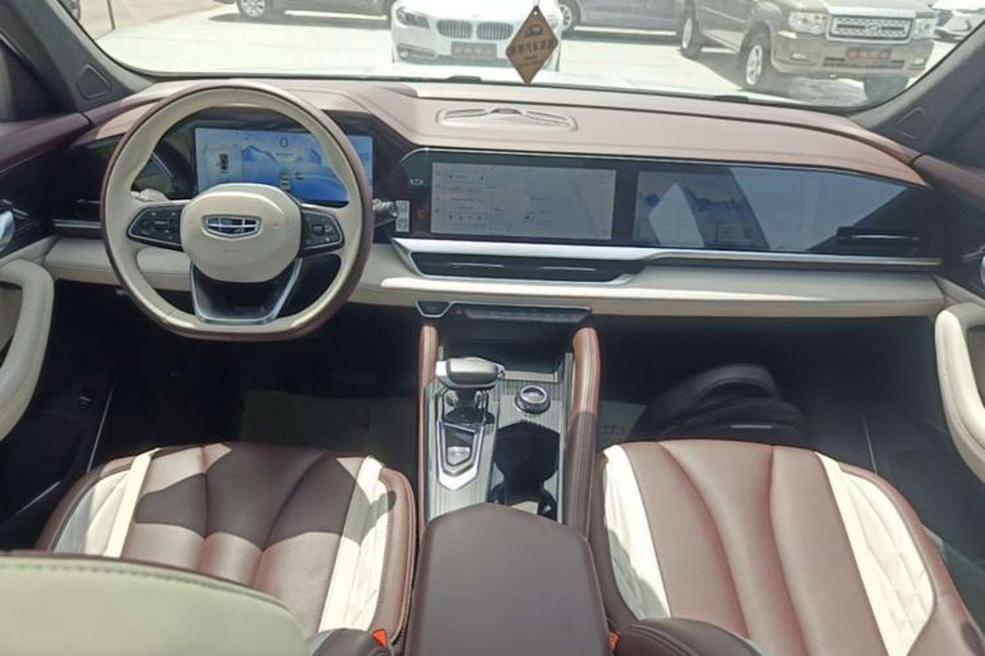 Used Geely Auto Monjaro L 2021 2.0TD DCT EVO Two-Wheel Drive Prestige Version Center Console