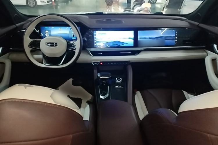 Used Geely Auto Monjaro L 2021 2.0TD DCT EVO Two-Wheel Drive Prestige Version Center Console