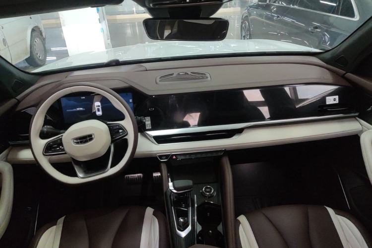 Used Geely Auto Monjaro L 2021 2.0TD DCT EVO Two-Wheel Drive Prestige Version Center Console