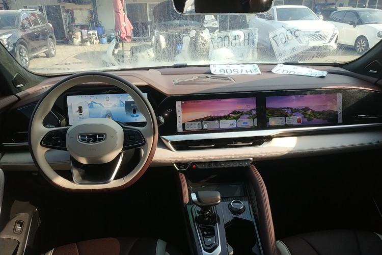 Used Geely Auto Monjaro L 2021 2.0TD High-Power Automatic All-Wheel-Drive Flagship Version Center Console