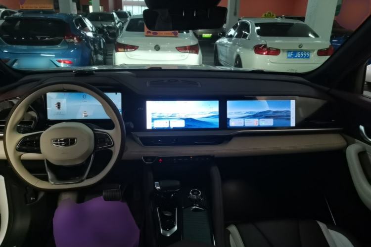 Used Geely Auto Monjaro L 2021 2.0TD DCT EVO Two-Wheel Drive Prestige Version Center Console