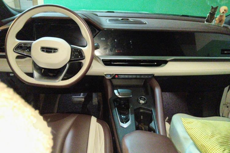Used Geely Auto Monjaro L 2021 2.0TD DCT EVO Two-Wheel Drive Prestige Version Center Console