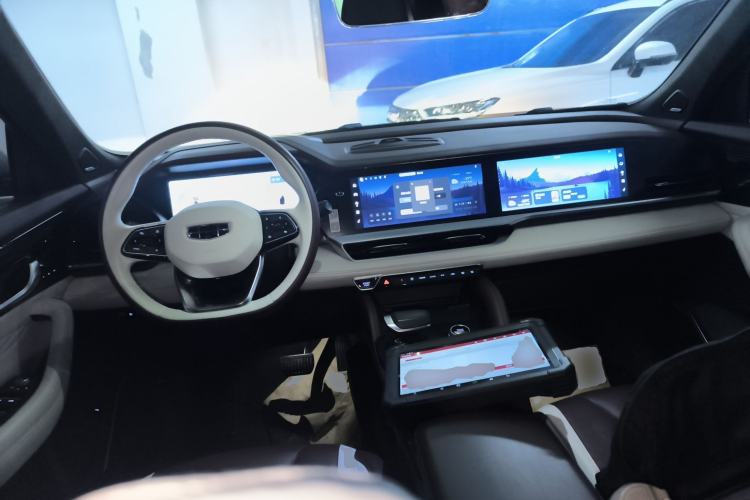 Used Geely Auto Monjaro L 2021 2.0TD DCT EVO Two-Wheel Drive Smart Luxury Version Center Console