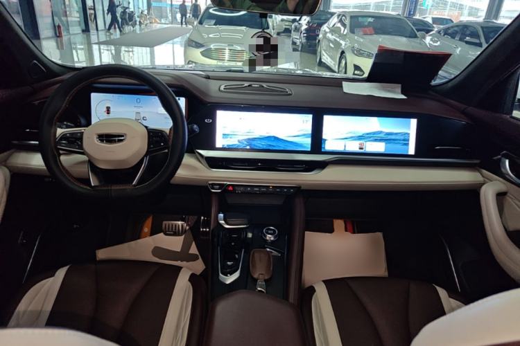 Used Geely Auto Monjaro L 2021 2.0TD DCT EVO Two-Wheel Drive Prestige Version Center Console