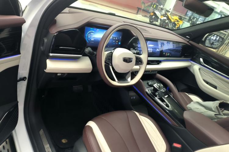 Used Geely Auto Monjaro L 2021 2.0TD DCT EVO Two-Wheel Drive Smart Luxury Version Center Console