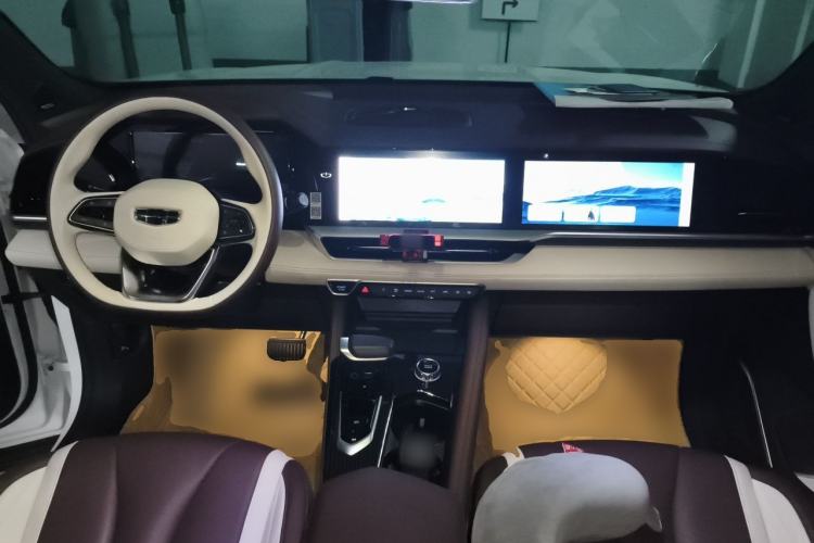 Used Geely Auto Monjaro L 2021 2.0TD DCT EVO Two-Wheel Drive Smart Luxury Version Center Console
