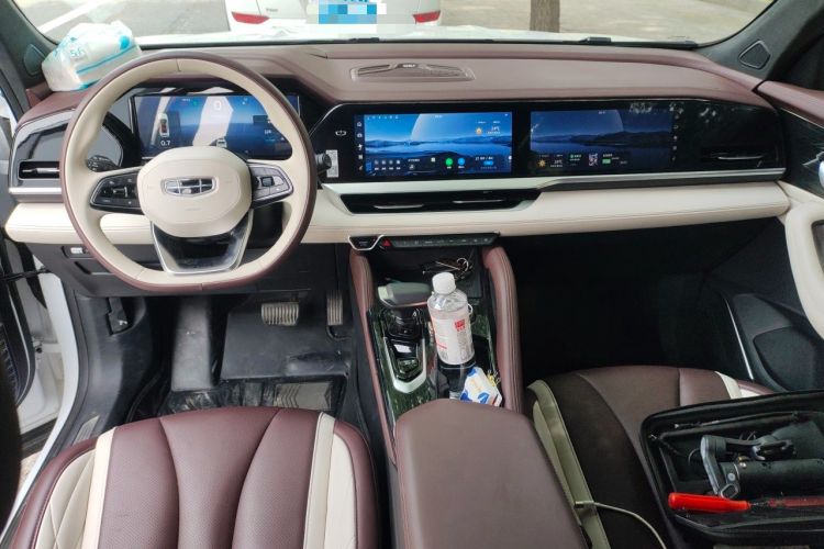 Used Geely Auto Monjaro L 2021 2.0TD DCT EVO Two-Wheel Drive Prestige Version Center Console