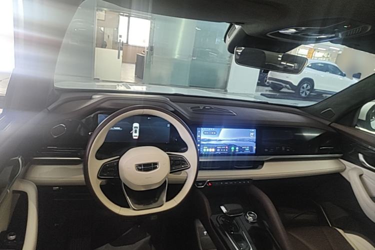 Used Geely Auto Monjaro L 2021 2.0TD DCT EVO Two-Wheel Drive Prestige Version Center Console